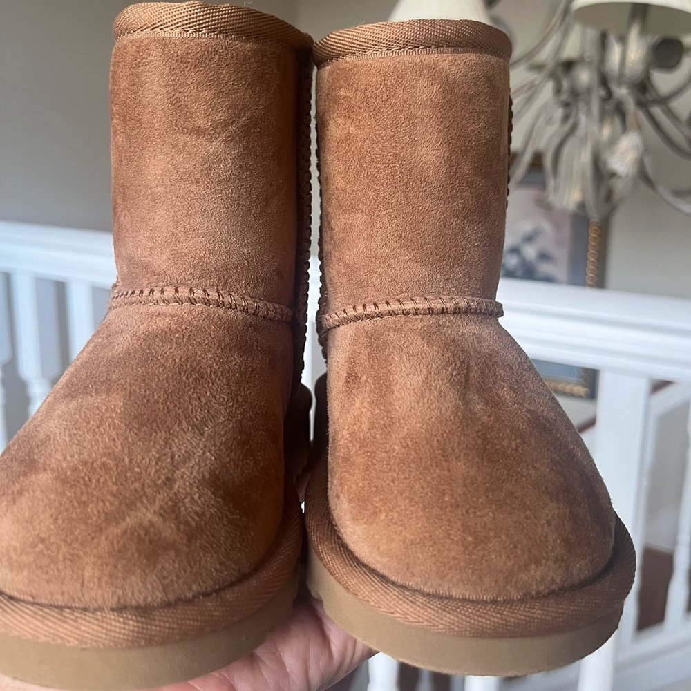 COPY - Brand New/Worn Once! Chestnut UGG boots Size 6 Toddler